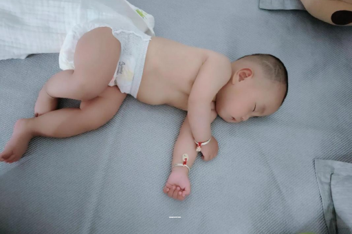 平阳三个月宝宝发育标准